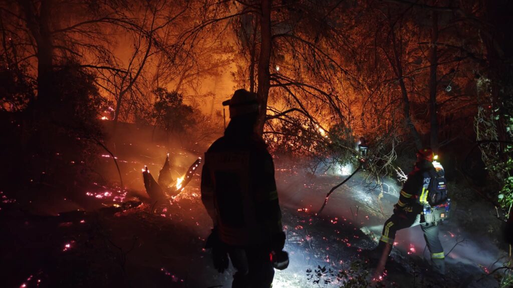 IGSU România, despre prima misiune la incendiile din Franța: Pompierii români au acționat în sectoarele repartizate, sub coordonarea autorităților franceze, contribuind la limitarea propagării incendiului și la protejarea locuințelor aflate în zonele amenințate