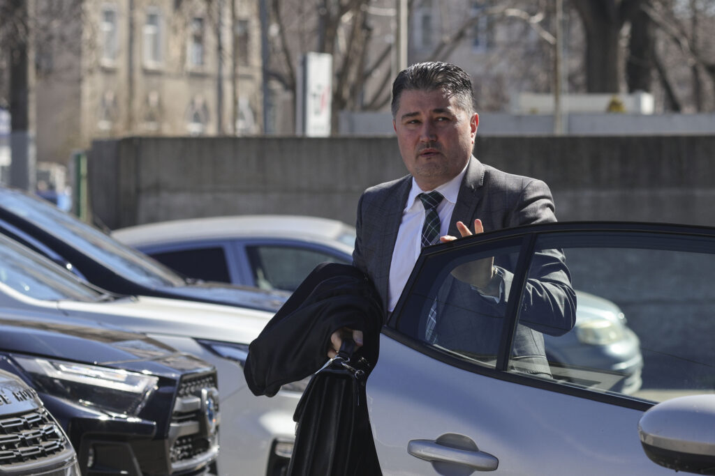 Val de critici online la adresa DIICOT după o postare în care parchetul anti-mafia condus de Codrin Miron îl ironiza pe ministrul Muncii: ”Mă scuzați că vă deranjez din glume, aveți idee când e audiat Sorin Grindeanu în dosarul NORDIS? Sau Marcel Ciolacu?” / ”Dosarul Nordis, asteptam prescriptia, este?”