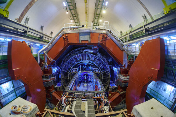 De la liceu în Buzău, la CERN: povestea unei cercetătoare care ajută la modernizarea acceleratorului de particule de lângă Geneva / ”Contribuţia mea va fi în renovarea experimentului CMS, care va trebui să facă faţă unei cantităţi de preluare a datelor nemaiîntâlnite până acum”