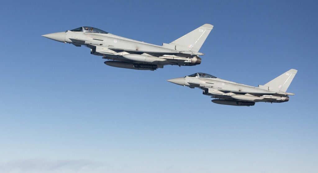 Un băiat de 14 ani a pus în alertă aviația britanică, după o alertă falsă / Două avioane Typhoon au escortat un zbor Qatar Airways