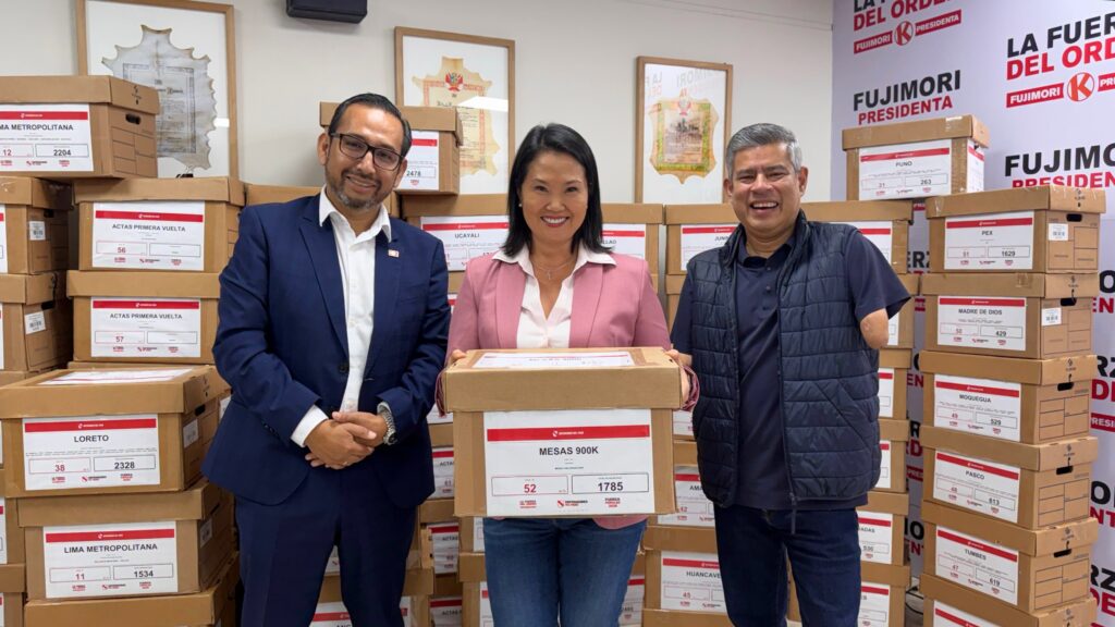 Keiko Fujimori a fost învestită președintă a Peru / A promis că se va limita la cei cinci ani ai mandatului