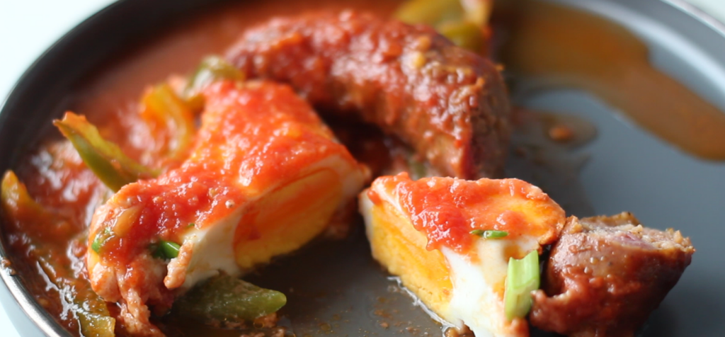 Shakshuka picantă cu Durdulii, rețeta rapidă care transformă câteva ingrediente simple într-o masă completă
