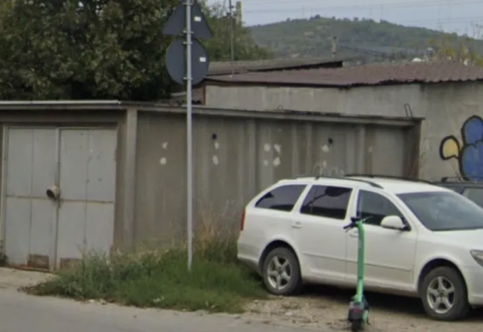 O familie s-a mutat într-un garaj din Cluj-Napoca. Locuitorii cer intervenția autorităților