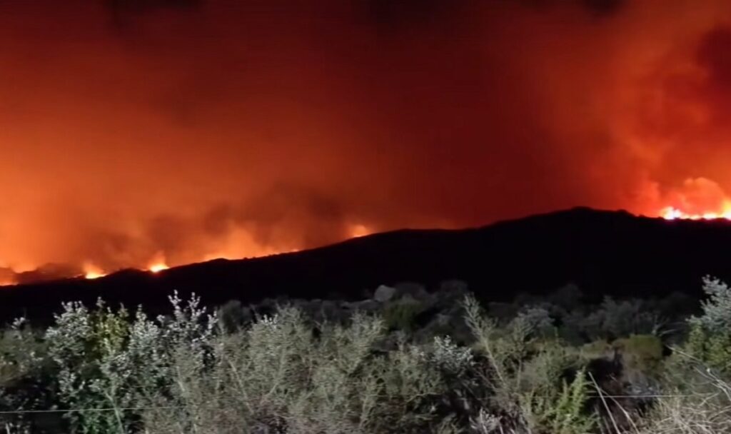 şi vântul ameninţă să intensifice incendiile uriaşe din apropiere de Bordeaux