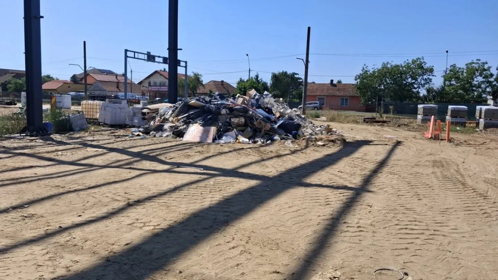 Peste 700 de tone de gunoaie, pe șantierul unui stadion al Primăriei Timișoara: Garda de Mediu a dat amendă de 50.000 de lei
