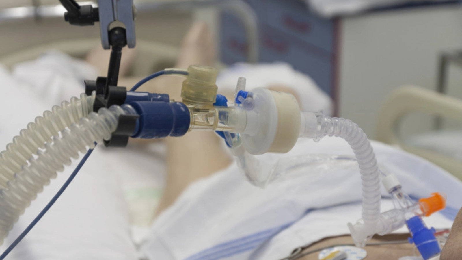 Alarmă din ATI: Noua lege a salarizării ar reduce veniturile medicilor cu mii de lei, în plină criză de personal