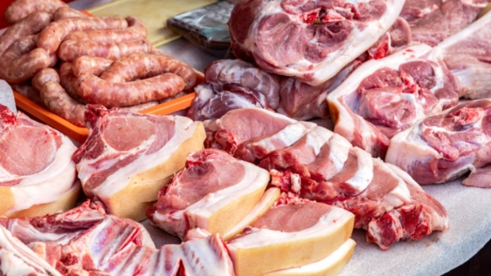 Piața cărnii de porc se prăbușește: Prețuri la minim istoric după supraproducția din UE