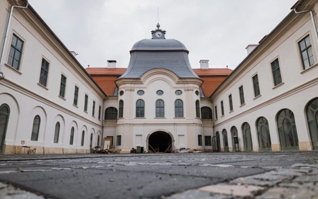 Castelul Teleki se redeschide pe 1 august / E unul dintre cele mai valoroase monumente istorice ale județului Mureș