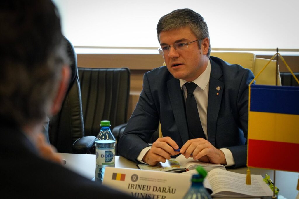 EXCLUSIV | Surse: Trei șefi importanți din Ministerul Economiei, schimbați din funcție. Toți au avut legături cu Romarm și industria de armament. Între ei, Daniel Butunoi a fost senator PSD, iar Mihaela Popescu este membră a Fundației Nicolae Titulescu a lui Adrian Năstase