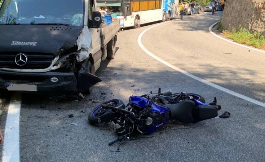Accident șocant în Cluj! Un motociclist străin a vrut să depășească neregulamentar și s-a izbit direct de un ansamblu de vehicule: Ce a descoperit poliția