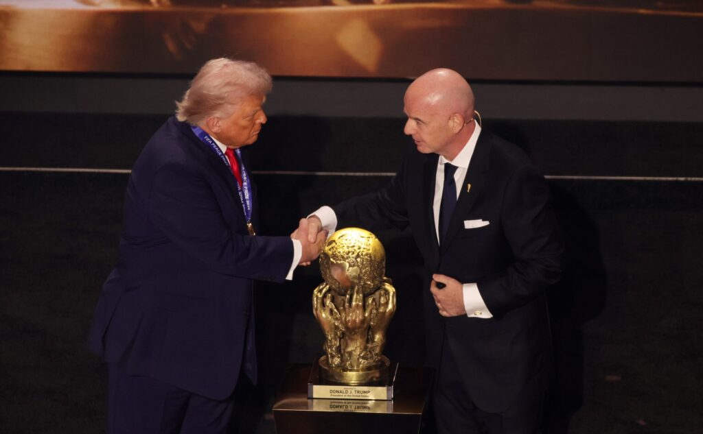 Război total în fotbal: UEFA va boicota competițiile FIFA dacă „privatizarea” Cupei Mondiale se va concretiza
