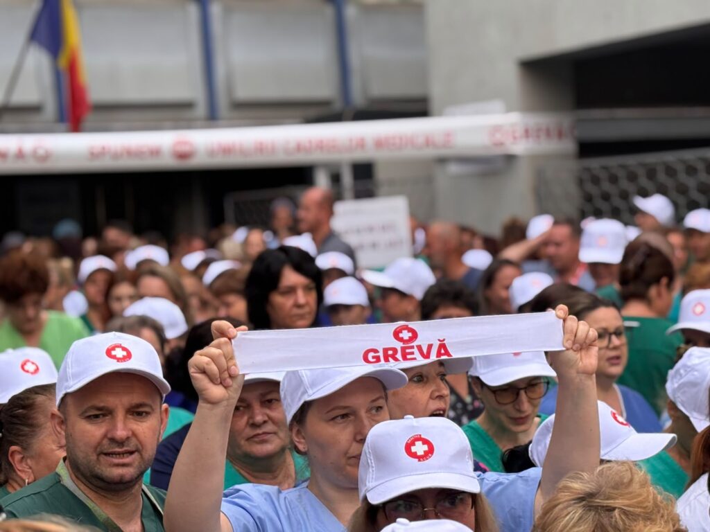BREAKING | Sindicaliștii Sanitas dau înapoi și suspendă greva din spitale după ce colegii de la ”Solidaritatea Sanitară” au arătat că, de fapt, veniturile angajaților din Sănătate cresc după legea salarizării propusă de Bolojan / De ce greva nu a fost generală