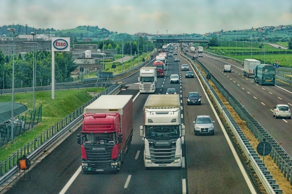 Transportul de marfă, restricţionat sâmbătă şi duminică în Ungaria, din cauza caniculei