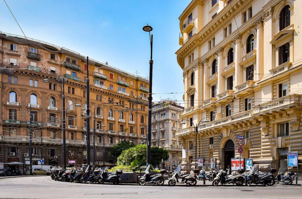 Un cutremur de 4,2 pe scara Richter a fost resimțit puternic în Napoli / Mai multe locuințe au rămas fără electricitate