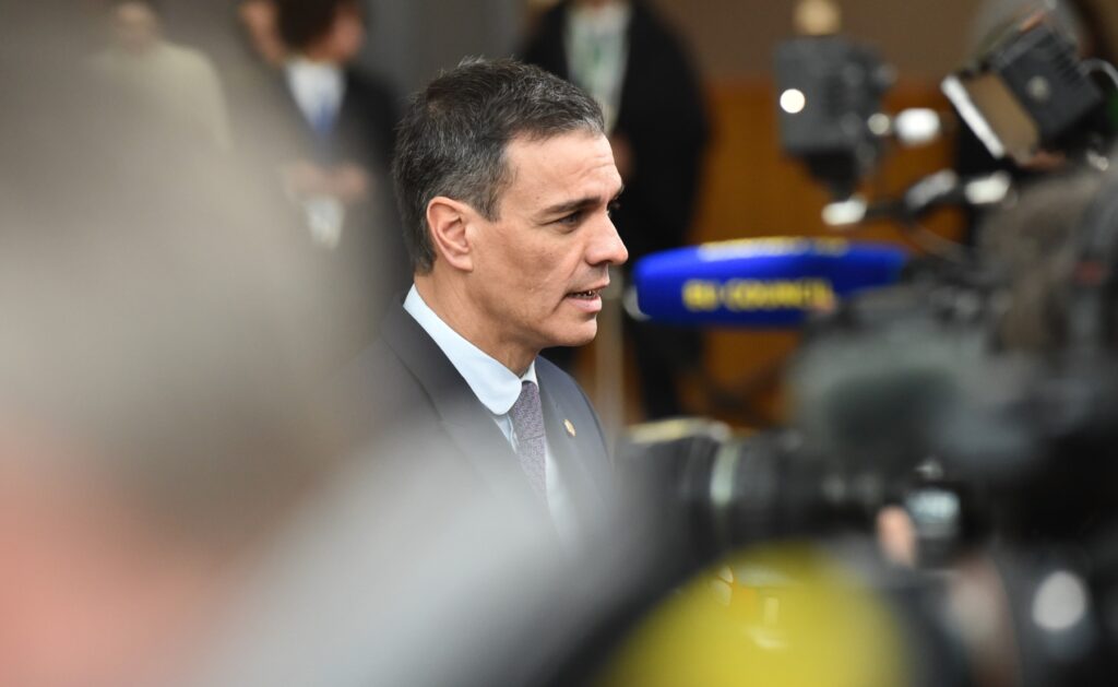 Premierul spaniol Sanchez denunţă egoismul unor state UE şi cere o reuniune a miniştrilor de interne din statele membre