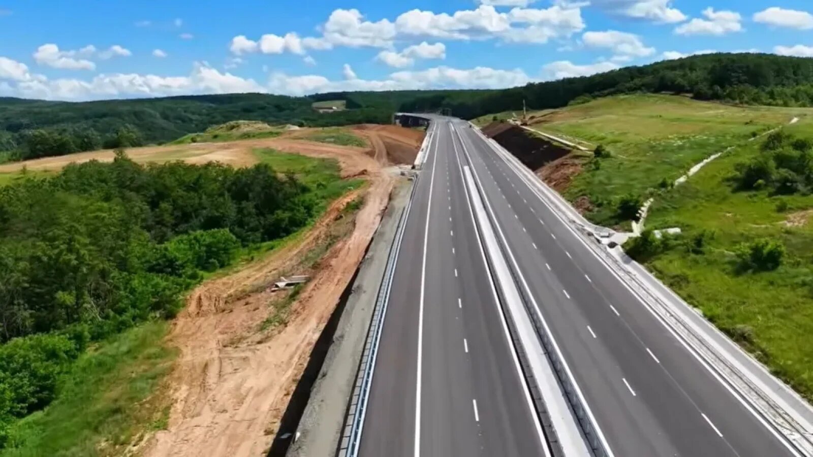 Restricții de circulație în trei județe, pentru acest tip de autovehicule, din cauza codului roșu de caniculă! Anunț CNAIR