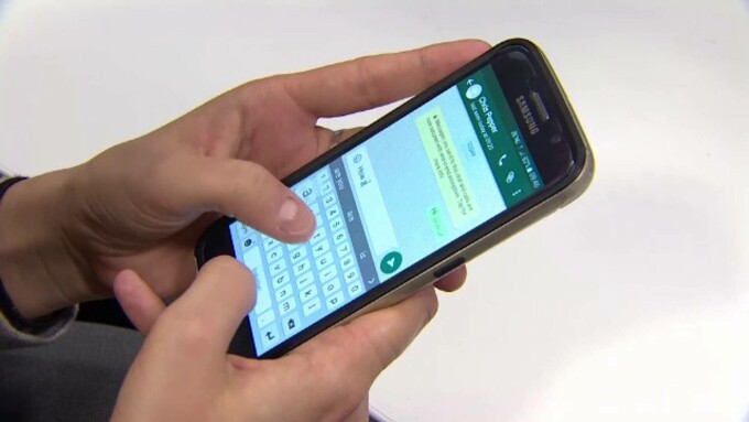 Împrumuturi false pe Facebook și WhatsApp: Cum încearcă escrocii să fure datele personale