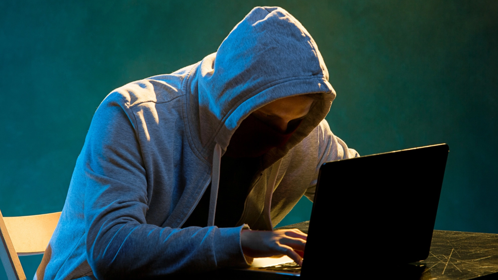 Nouă tentativă de fraudă pe Facebook și WhatsApp: cum încearcă escrocii să fure datele românilor