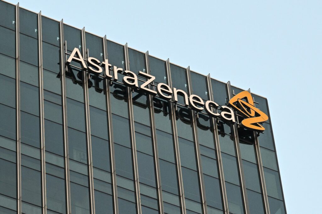 AstraZeneca discută preluarea companiei americane Bristol Myers Squibb / Tranzacția ar putea deveni una dintre cele mai mari din istoria industriei farmaceutice