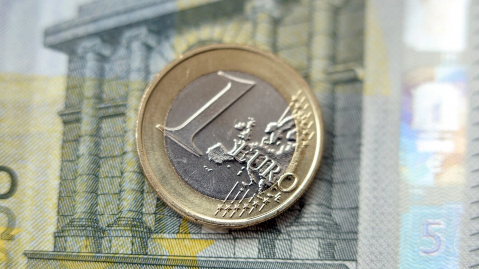 Euro și toate valutele importante scad. Cursul valutar anunțat de BNR