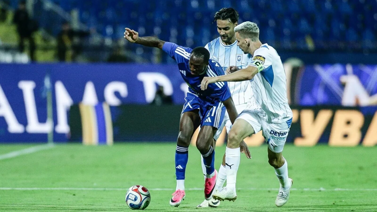 Universitatea Craiova a aflat cu cine ar putea juca în play-off-ul Europa League. Adversar accesibil