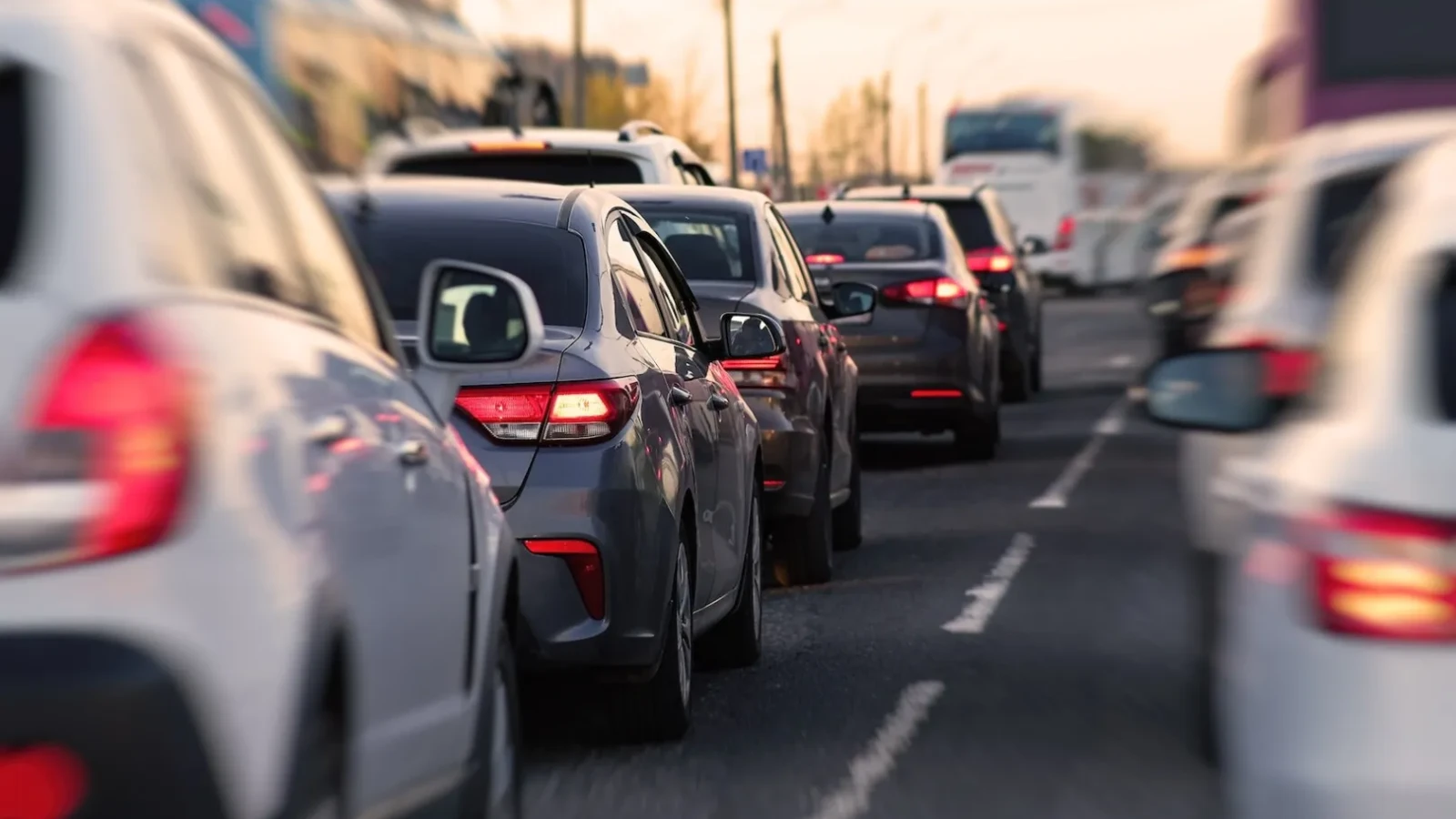 China scoate din cursă giganții auto din Europa. Se reduc mii de locuri de muncă