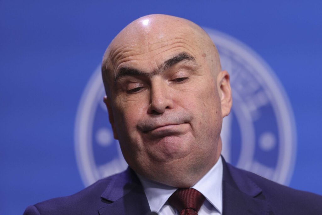 Bolojan: Sistemul de aer condiționat nu funcționează la mine acasă