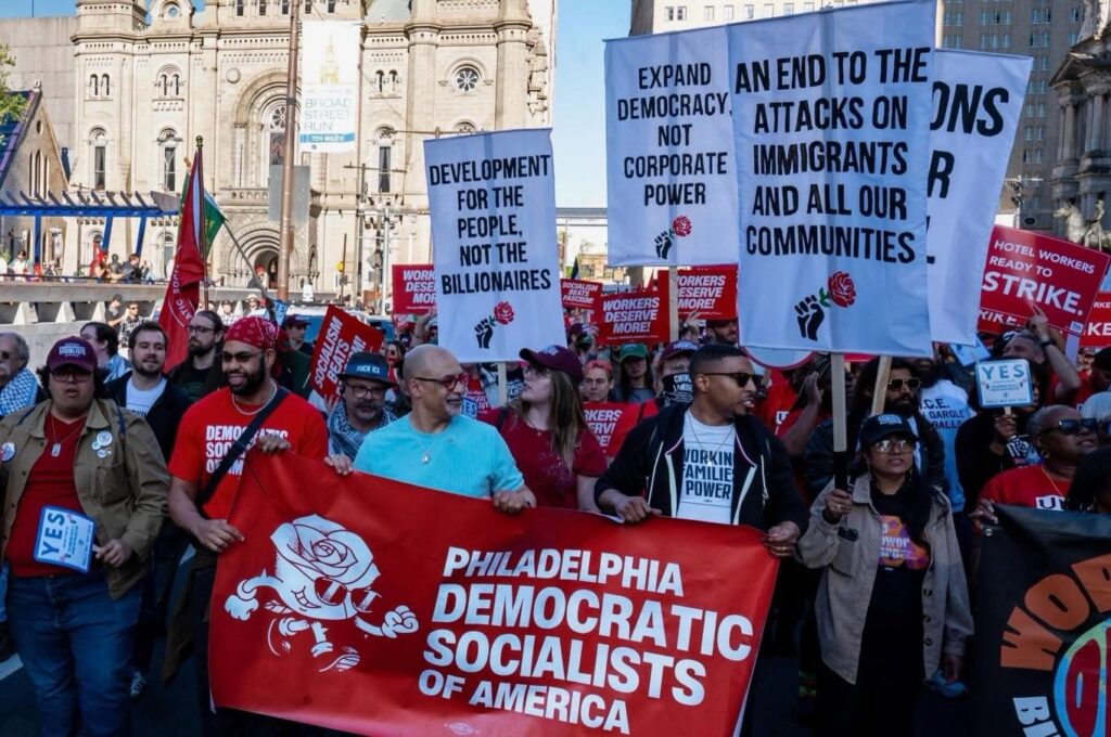 Platformă-șoc în America: Socialiștii democrați, aflati pe val, vor să elimine Senatul și să rescrie Constituția