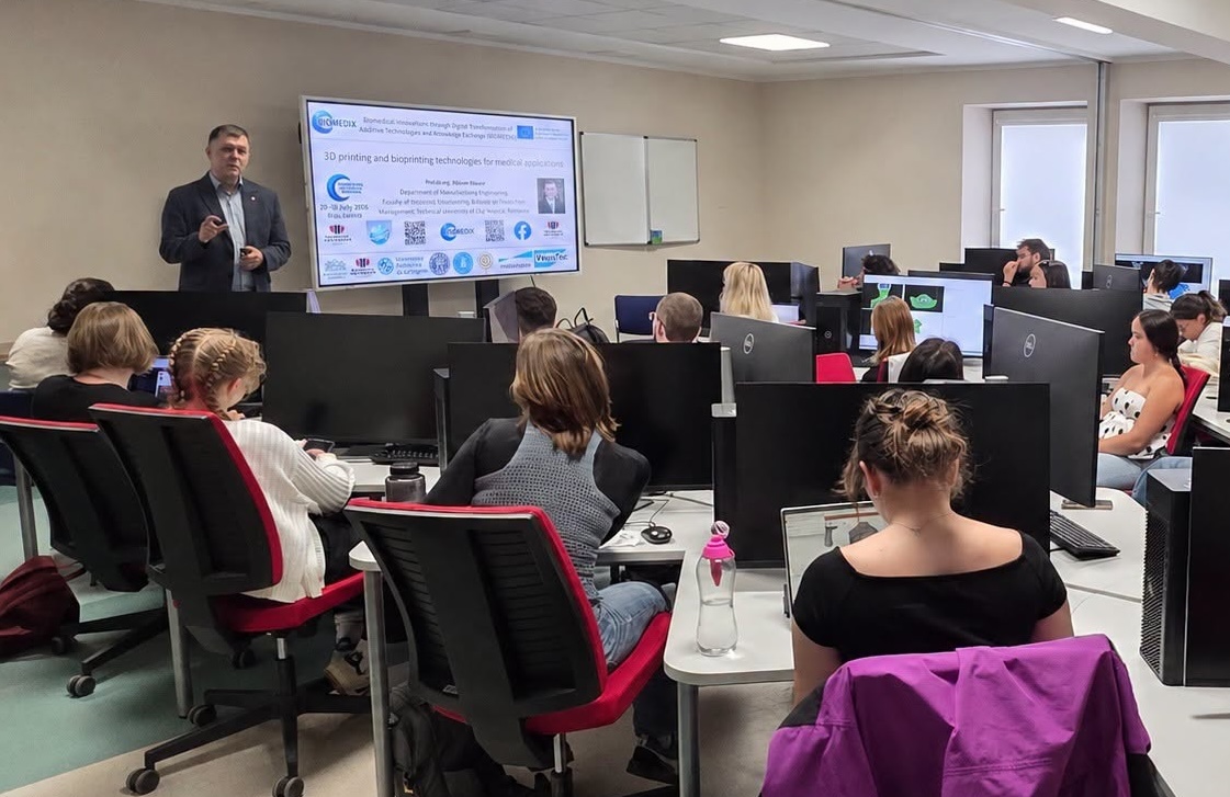 Studenți din Cluj-Napoca, printre puținii aleși la o școală internațională de inginerie biomedicală, la Riga. Ce au reușit să construiască acolo