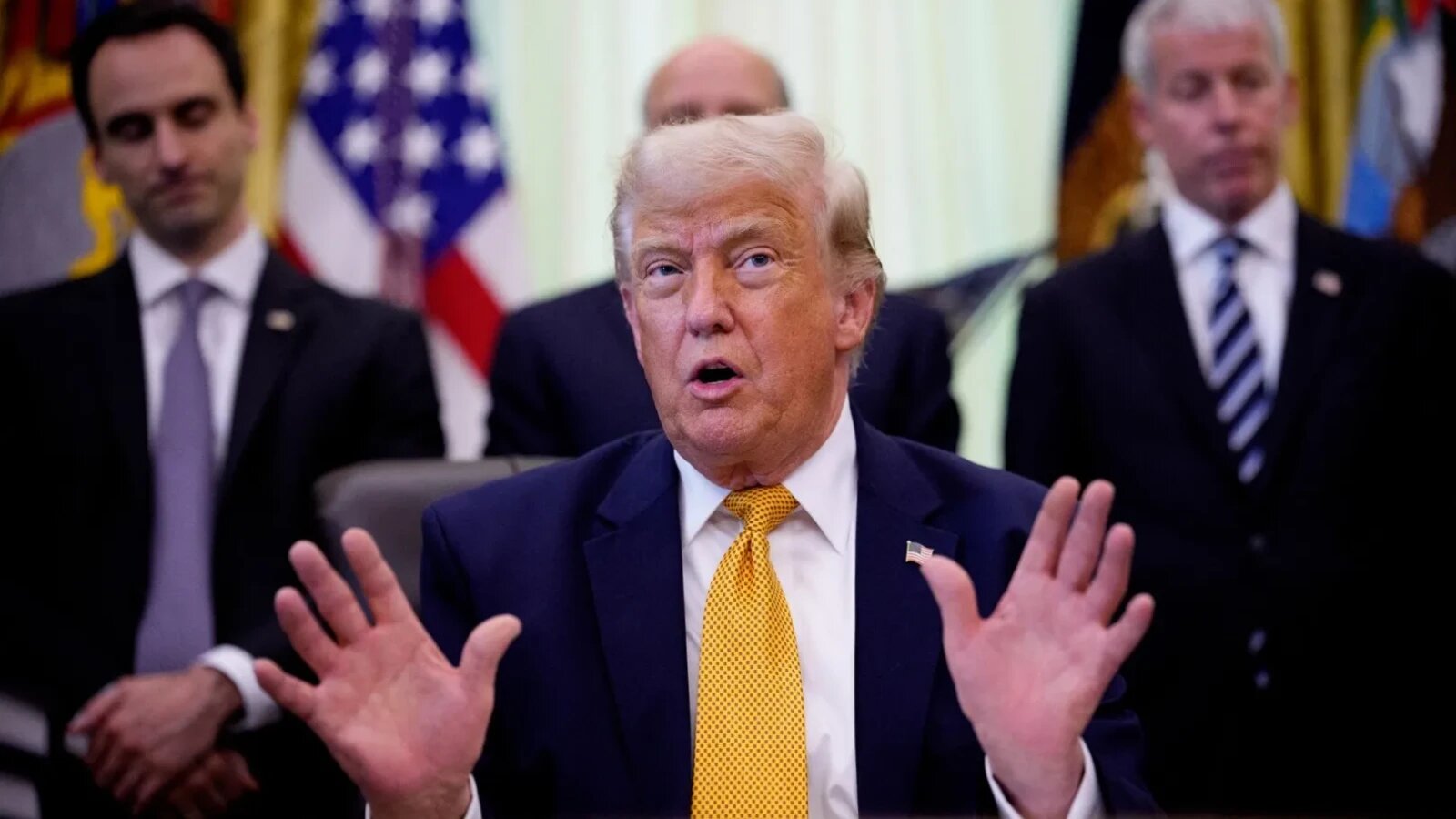 Trump pune presiune pe giganții petrolieri după profiturile uriașe: Ar fi bine să reducă prețurile la pompă