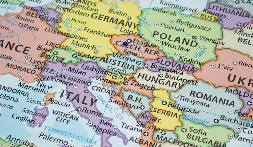 Ucraina intenţionează să lanseze o aşa-numită Iniţiativă Carpatică, din care să facă parte şi România