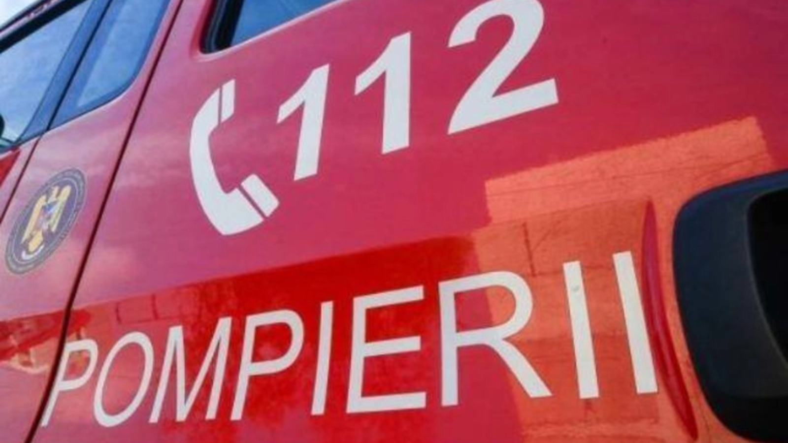 Incendiu de amploare într-un bloc din București. Zeci de locatari s-au autoevacuat