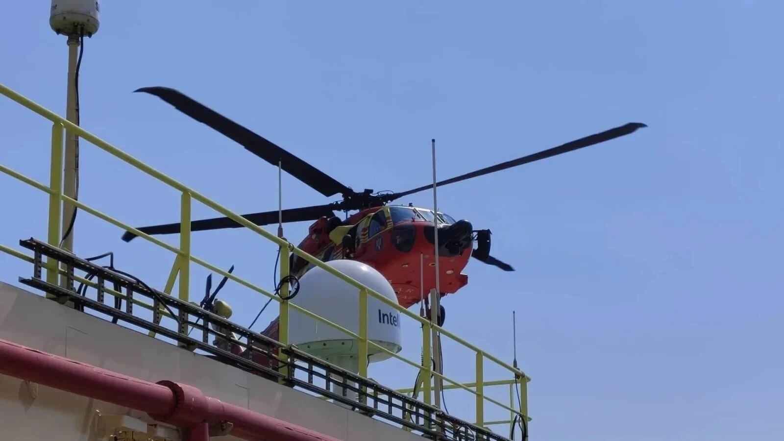Misiune de salvare în Marea Neagră: Raed Arafat anunță prima evacuare medicală din larg cu elicopterul Black Hawk