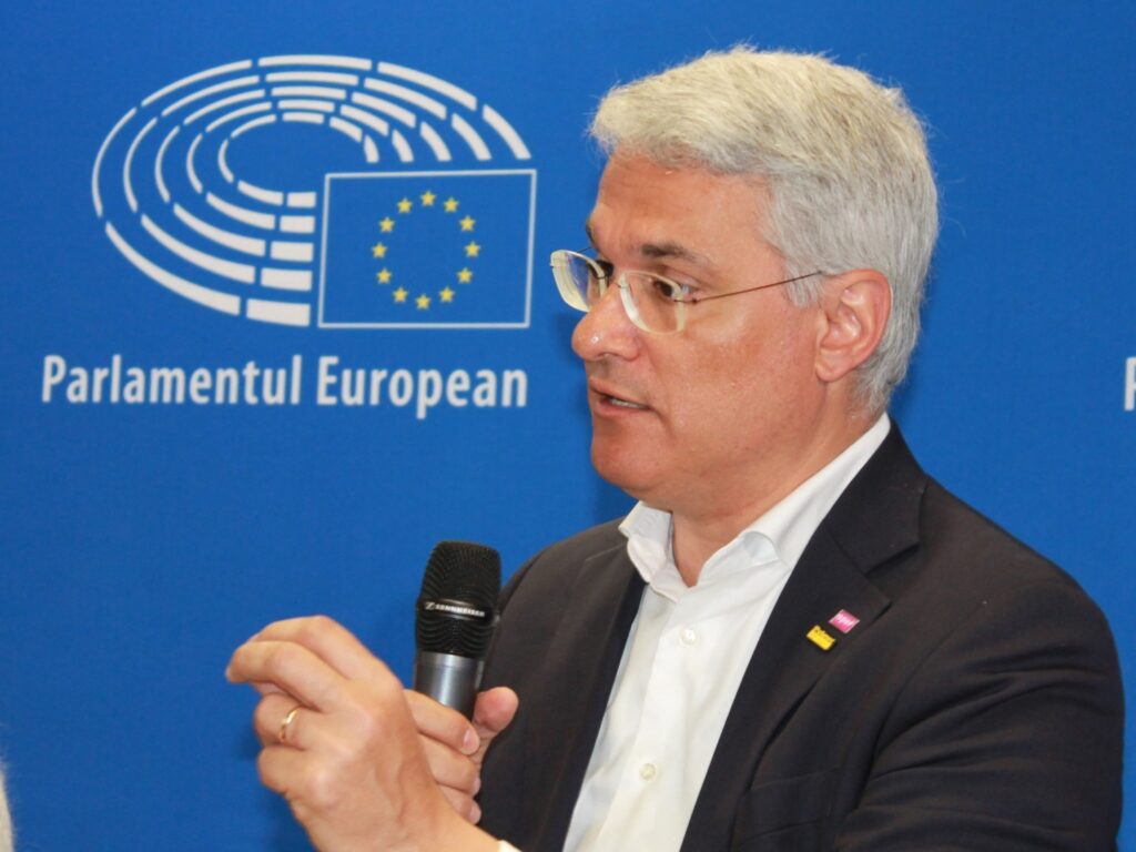 Ministrul Pîslaru explică de ce amendamentele PSD la Legea privind decarbonizarea „sabotează PNRR”: „Consecințele sunt penalitate financiară și blocarea cererilor de plată 5 și 6. Adică 5 miliarde de euro nerambursabili, că aceștia sunt miza reală”