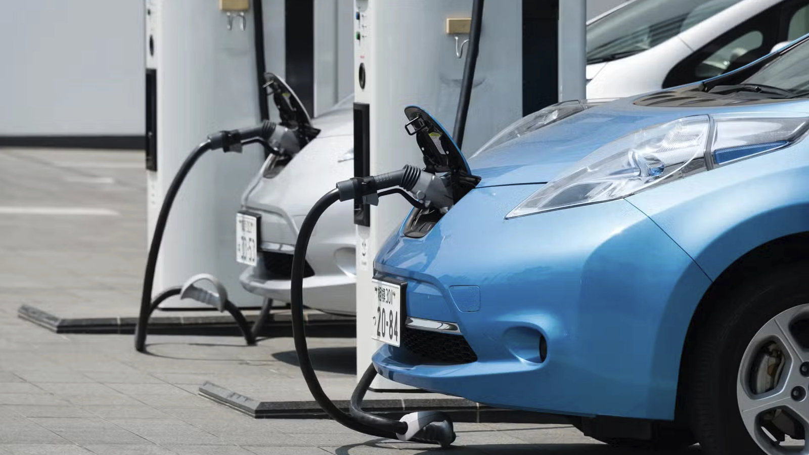 Greșeala care îi surprinde pe mulți șoferi de mașini electrice când vine frigul. Cum poți recupera kilometri importanți de autonomie