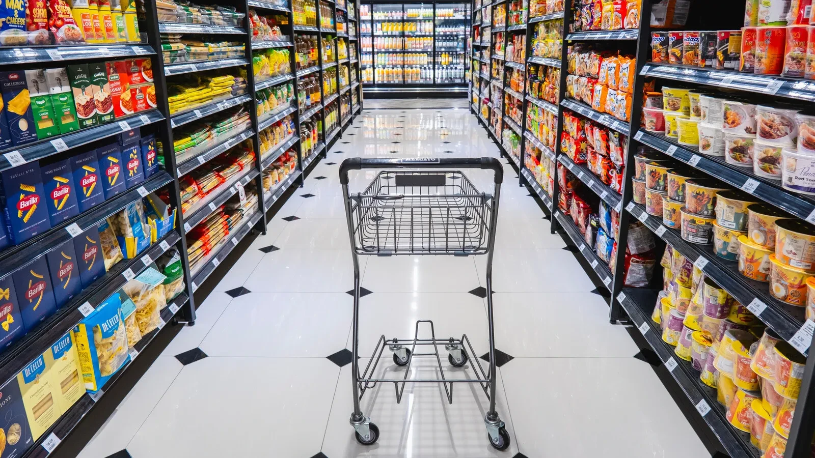 Supermarketurile reduc consumul de curent: Masuri AMRCR