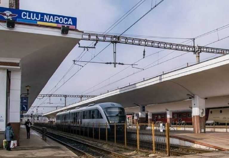 Trenurile noi de miliarde care se decolorau în soare ajung și la Cluj: Ministerul a blocat 5% din banii polonezilor până când aceștia fac halele promise
