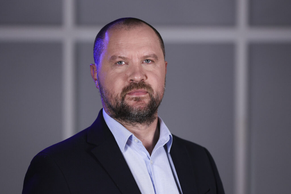 REACȚIE RAPIDĂ | Cum au făcut extremiștii de la AUR, ajutați de „tradiționaliștii” de la PSD, un pas important involuntar către recunoașterea parteneriatului civil