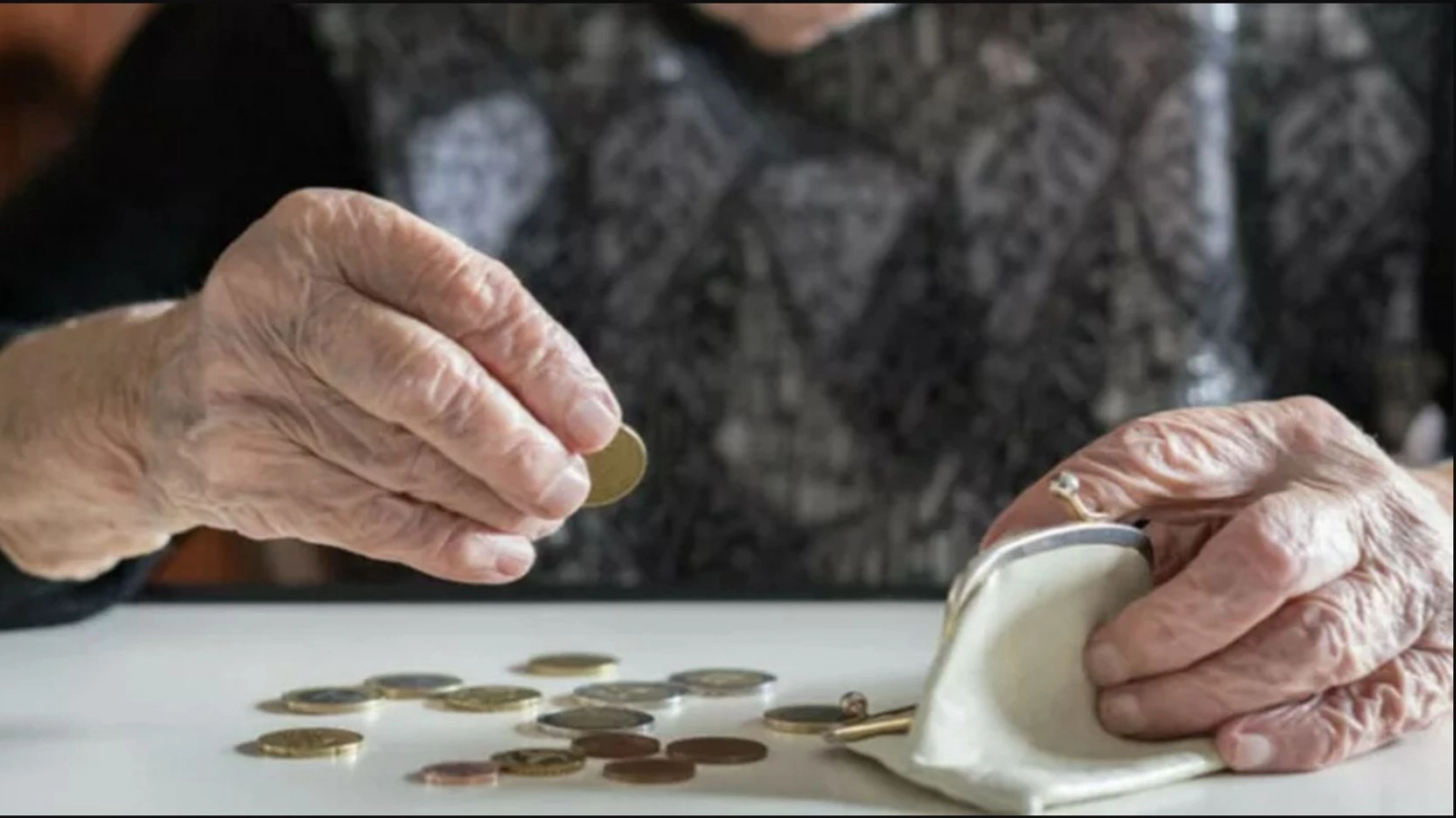 A trăit coșmarul multor pensionari din România: Au îngropat-o în spatele casei pentru a-i lua pensia