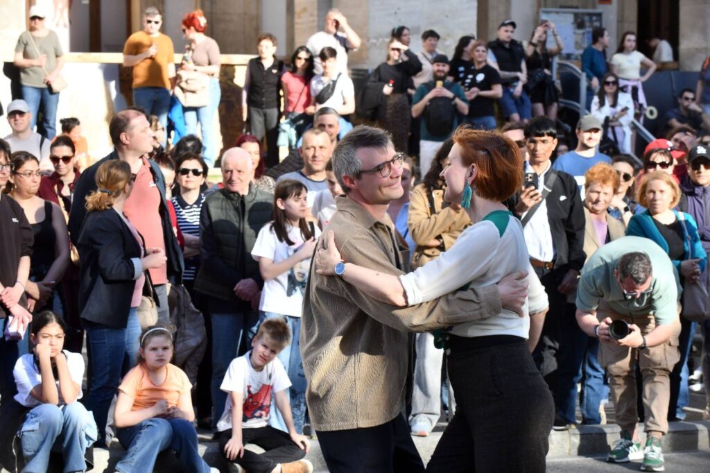 Activităţi sportive, experimente interactive şi demonstraţii de pictură, în weekend, pe Calea Victoriei din București