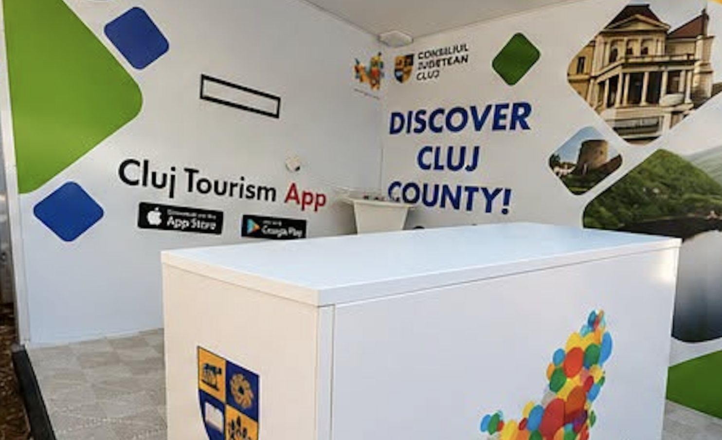Ce găsesc clujenii și turiștii la standul Consiliului Județean de la UNTOLD 2026. Punctul de informare e chiar pe traseul zecilor de mii de festivalieri