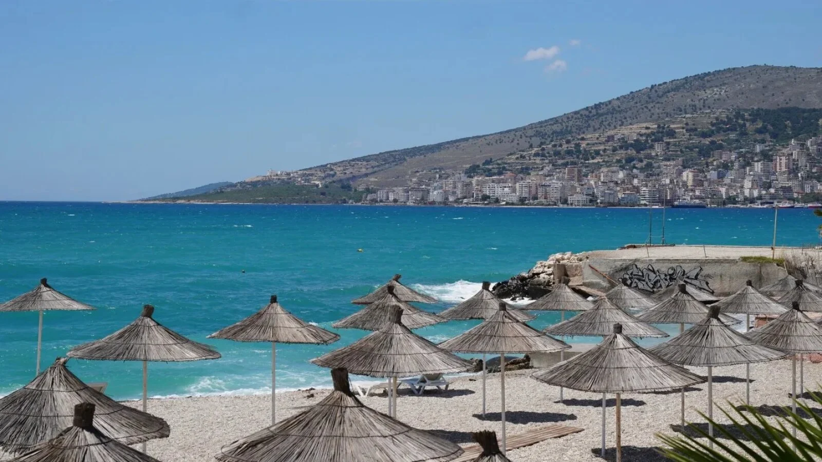 'Aveți grijă în ce ape vă scăldați': Destinația unde vacanța unei familii de români s-a transformat în coșmar