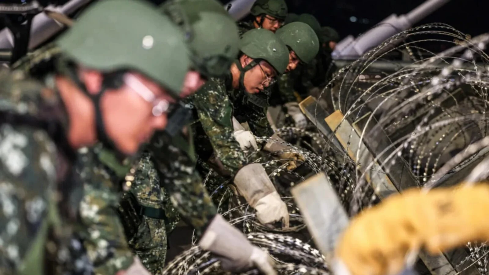 Simulare de război total pe străzile din Taiwan: Tancuri pe bulevarde, sirene și rețele de telefonie oprite direct din zori