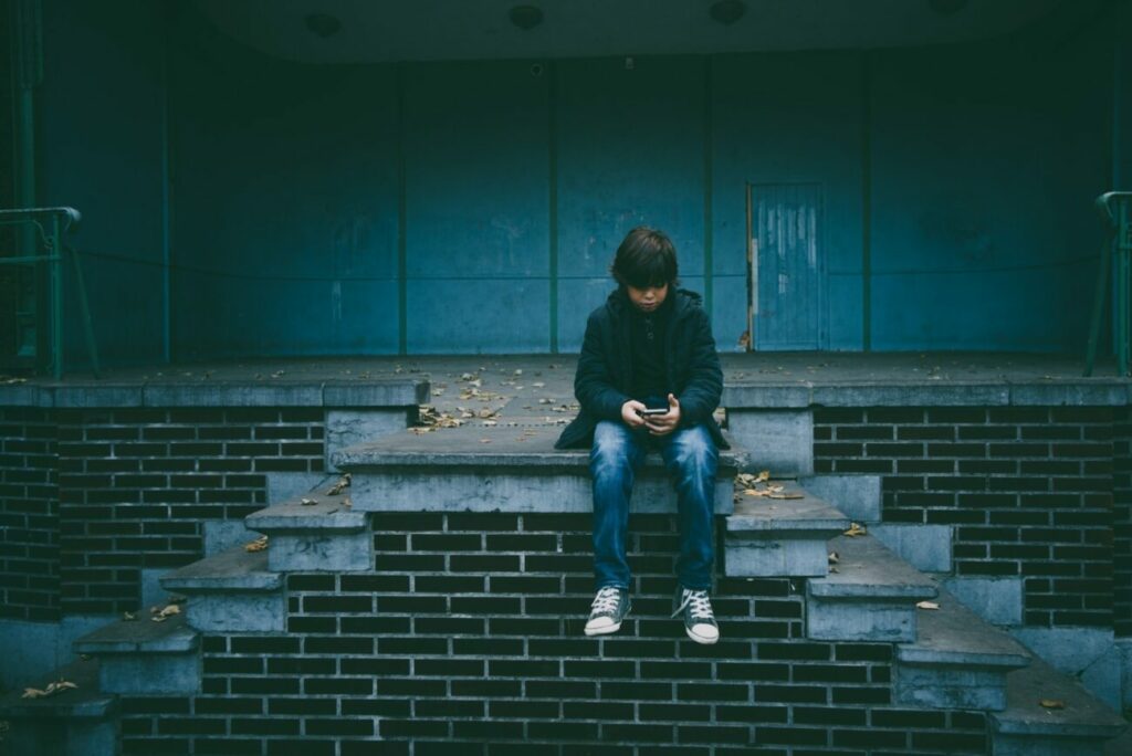 Aproape jumătate dintre adolescenții britanici spun că vor încerca să ocolească noile restricții privind rețelele sociale