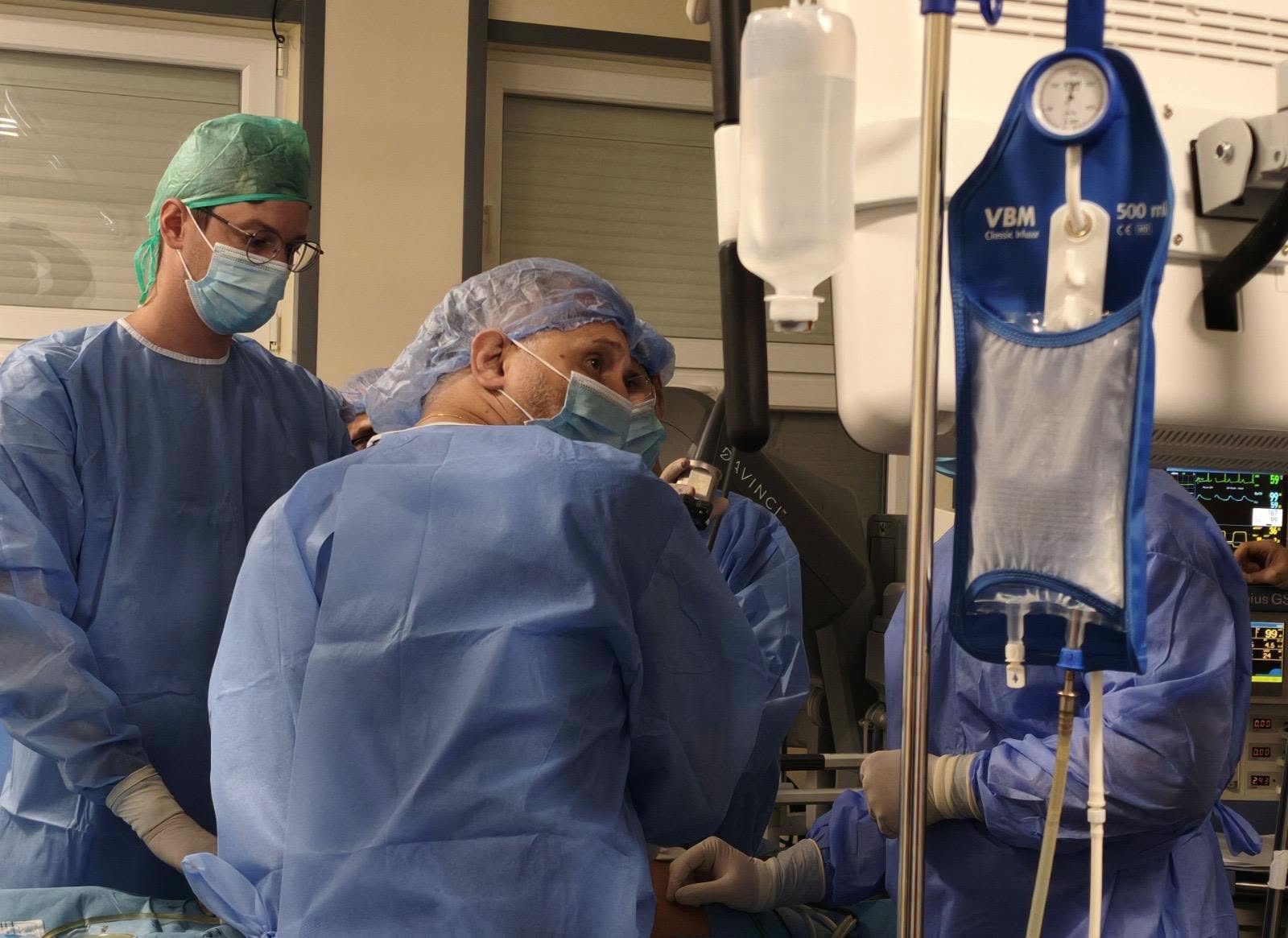 UMF Cluj a dus chirurgia robotică într-un nou spital din țară: primele operații cu robotul din istoria Spitalului Județean Miercurea Ciuc, făcute acum