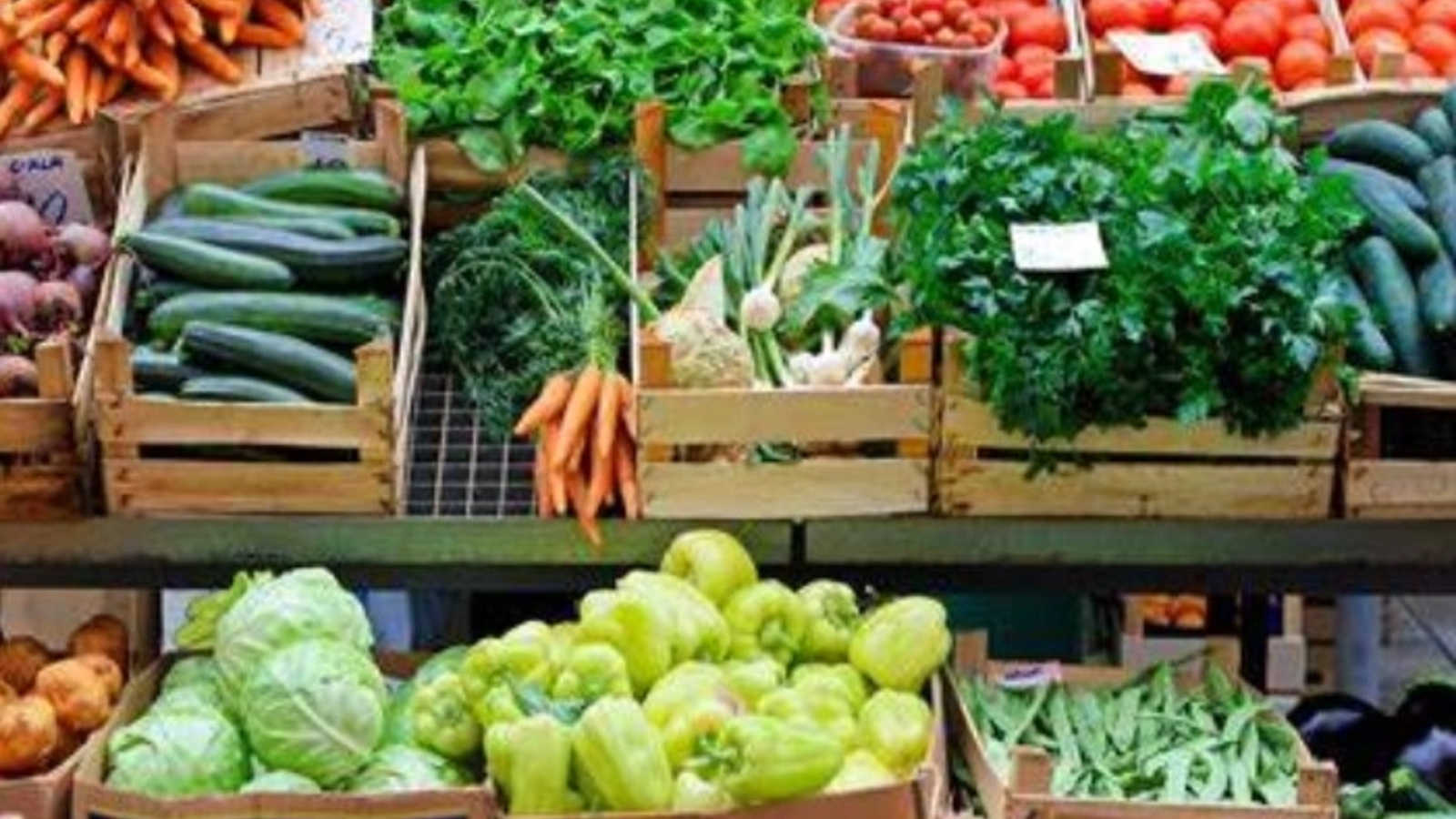 „Știam că bișnițarul trăiește mai bine ca producătorul” - Localnicii din orașul Cisnădie s-au organizat pe WhatsApp și au scăpat de samsarii de legume din piețe
