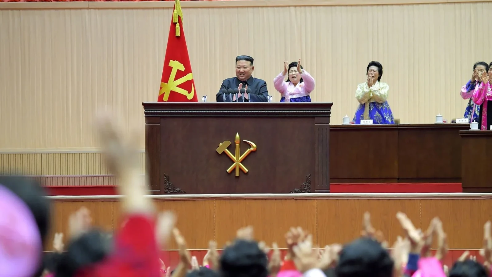 Coreea de Nord s-a umplut de bani. Kim Jong Un e mai bogat ca niciodată