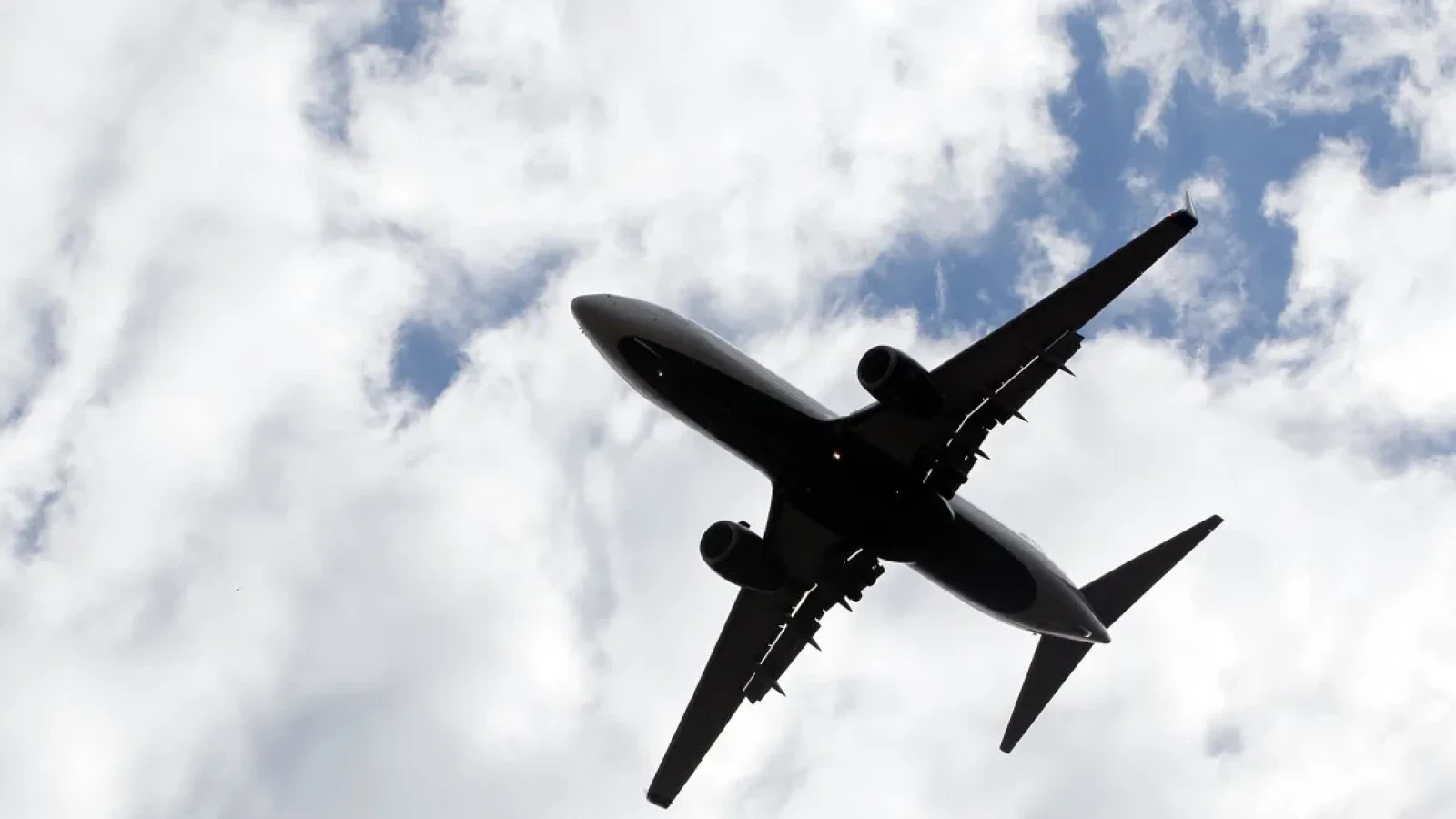 Care sunt șansele ca turbulențele să doboare un avion. Pasagerii sunt sfătuiți să nu-și desfacă centura