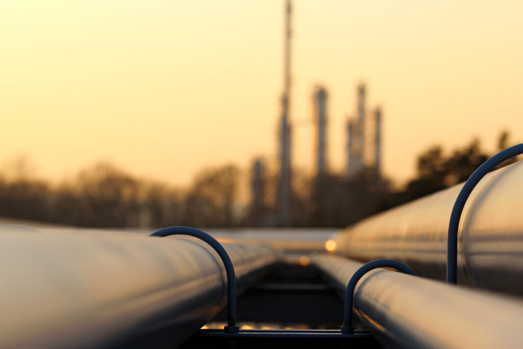 Prețul petrolului crește din cauza incertitudinilor privind redeschiderea Strâmtorii Ormuz
