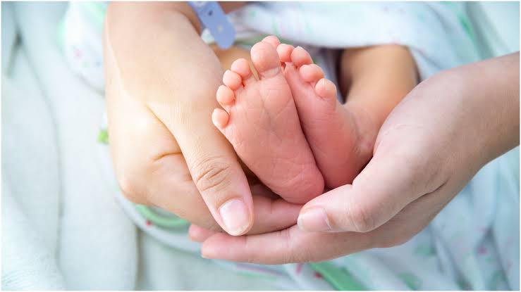 Cifrele care arată dezastrul demografic al României: La fiecare copil născut în iunie au fost 1,6 decese. Ce grupă de vârstă plătește cel mai greu tribut
